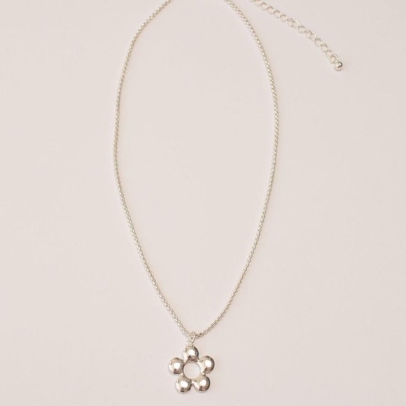 Lisa Says Gah Jewelry - New Lisa Says Gah Florette necklace in Silver